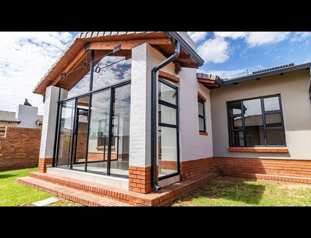 3 BEDROOM SIMPLEX FOR SALE IN SIX FOUNTAINS RESIDENTIAL ESTATE